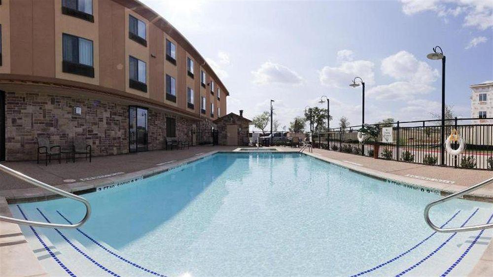 Red Lion Inn & Suites Mineral Wells Exterior photo
