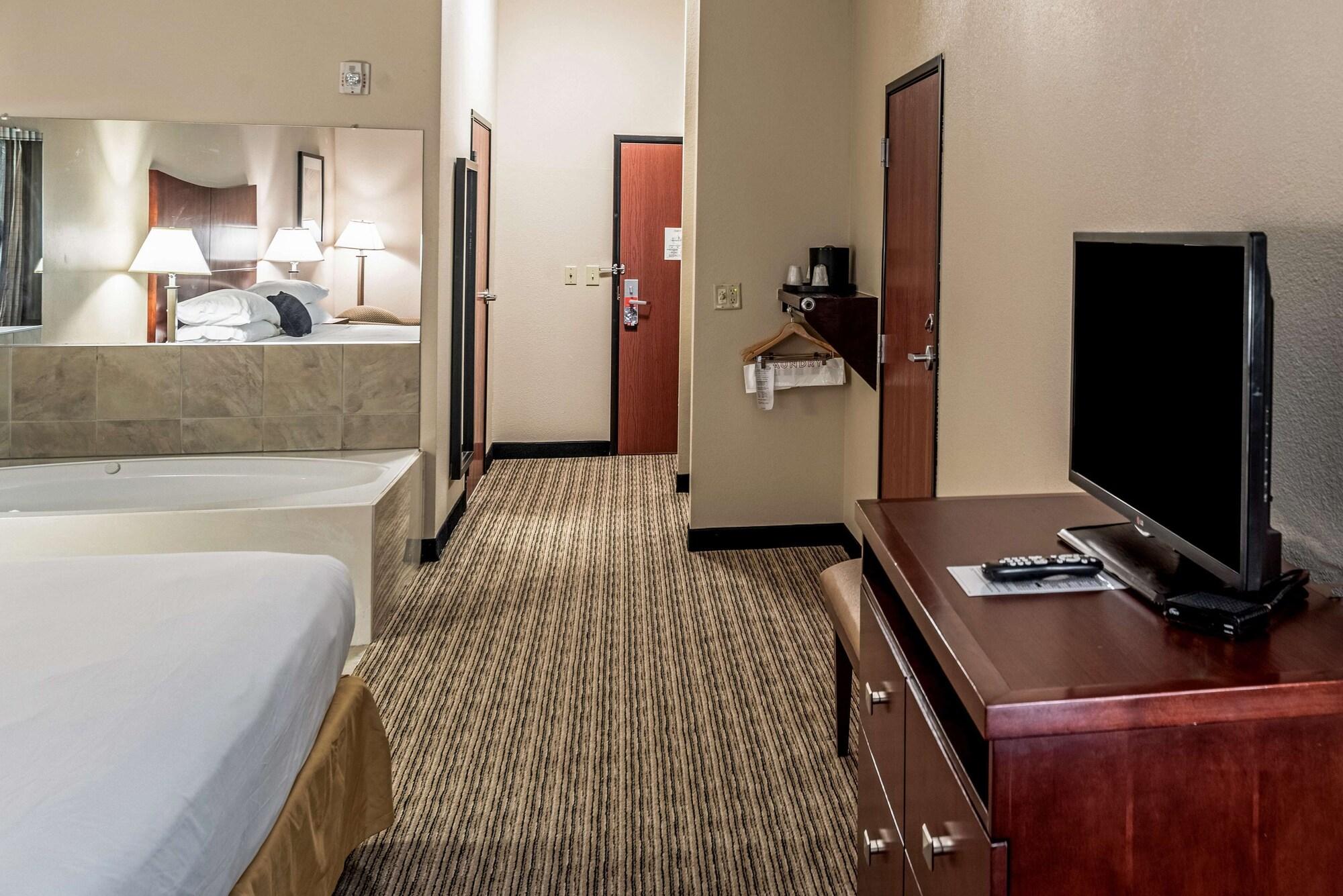 Red Lion Inn & Suites Mineral Wells Exterior photo