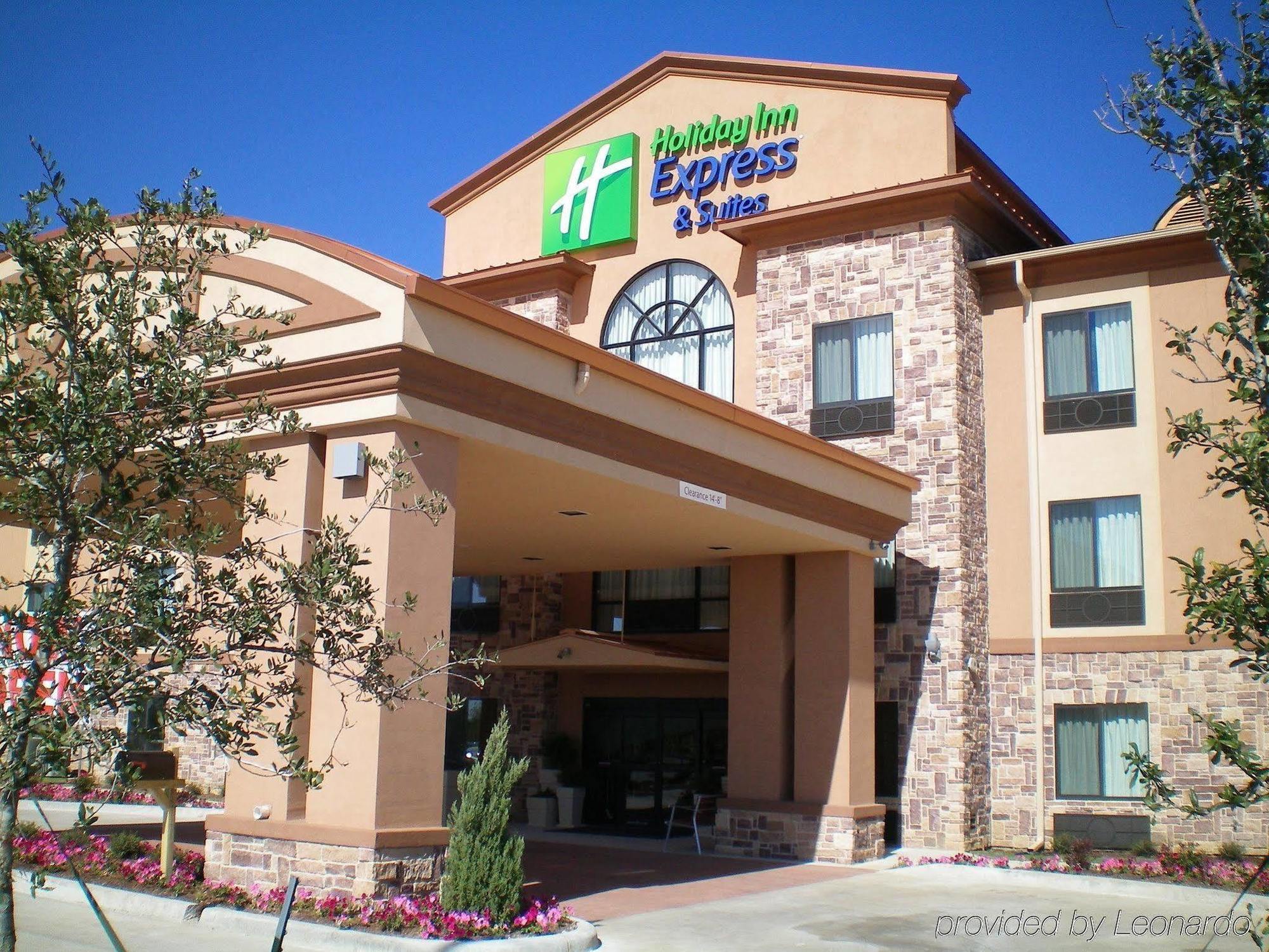 Red Lion Inn & Suites Mineral Wells Exterior photo