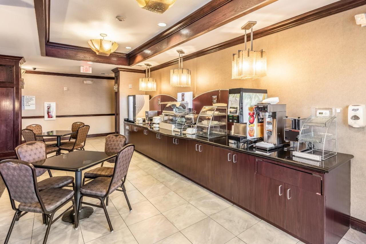 Red Lion Inn & Suites Mineral Wells Exterior photo
