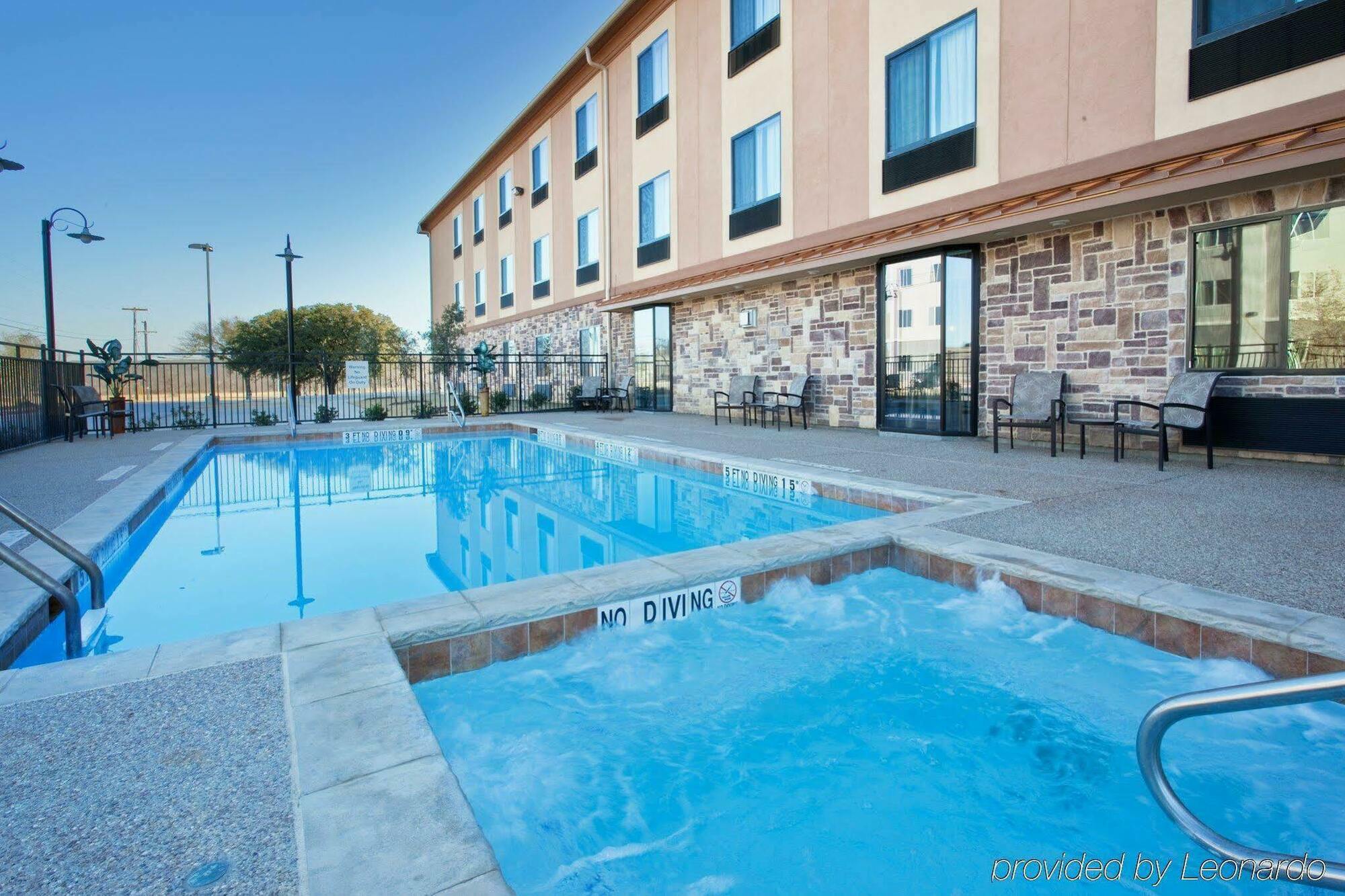 Red Lion Inn & Suites Mineral Wells Exterior photo